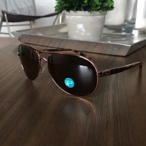 NWT Oakley Feedback Aviator Sunglasses POLARIZED !